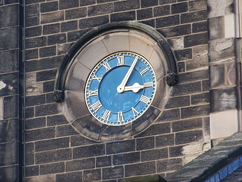 Clock at St James' church, Wetherby (March 2010).jpg, źródło: Wikimedia commons