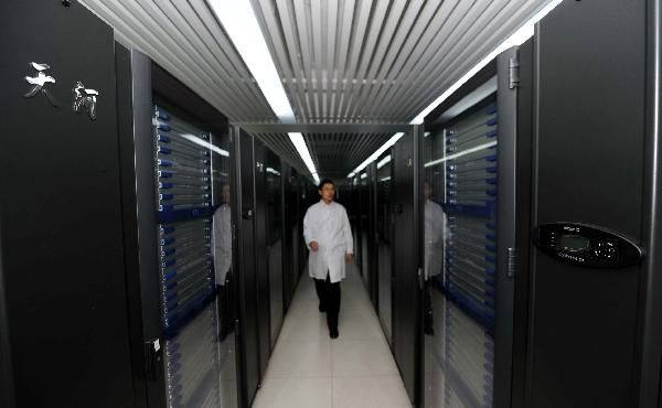 Tianhe-1A. Chinski, najszybszy  w 2010 superkomputer swiata na 7500 proc. graficznych M2050. YKW uzywa nowszych GTX Titan.