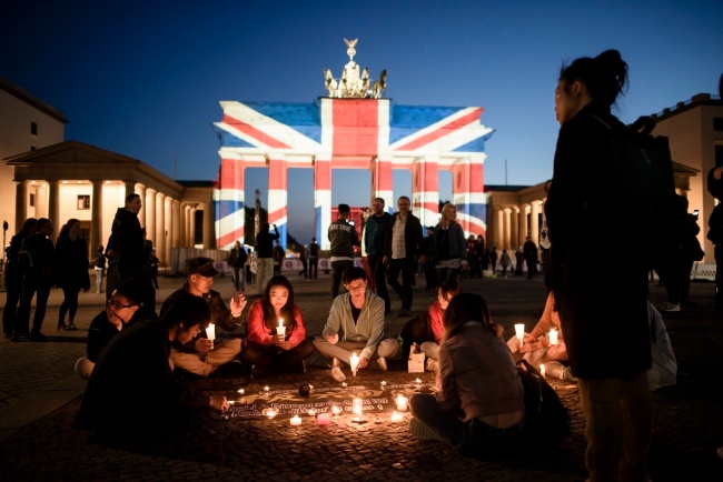 Niemcy solidaryzują się z Londyńczykami po zamachu. fot.  PAP/EPA/CLEMENS BILAN
