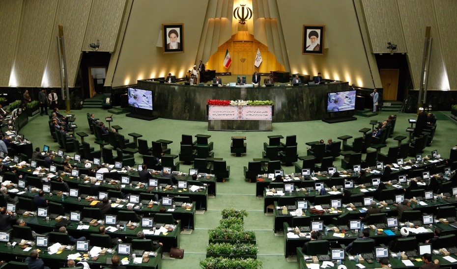 Parlament irański, fot.  	PAP/EPA/ABEDIN TAHERKENAREH