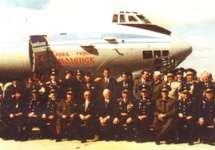 Ił-76 na lotnisku Smoleńsk-Siewiernyj po nadaniu imienia "Smoleńsk-Miasto-Bohater" maj 2000).Piloci i dowódcy jednostki Smoleńsk