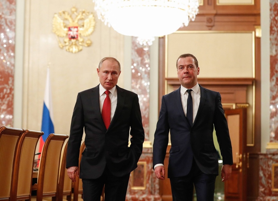 Władimir Putin i Dmitrij Miedwiediew. Fot. PAP/DMITRY ASTAKHOV / SPUTNIK / GOVERNMENT PRESS SERVICE POOL