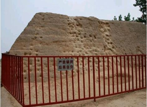 Resztki dawnych murów stolicy dynastii Shang w Zhengzhou