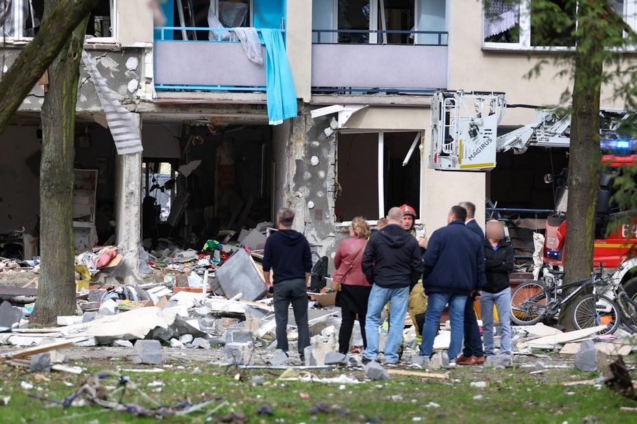 Blok, w którym doszło do wybuchu, znajduje się naprzeciwko tyskiego urzędu miasta. Fot. PAP/Michał Meissner