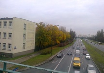 Szkoła 143 w Warszawie na rogu ruchliwych ulic .Na EKRANY w tym MIEJSCU! czeka szkoła i dzieci przy Ul.SaskiejSt.Zjedn