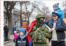 Russia Today prezentuje słodkie zdjęcia okupantów.