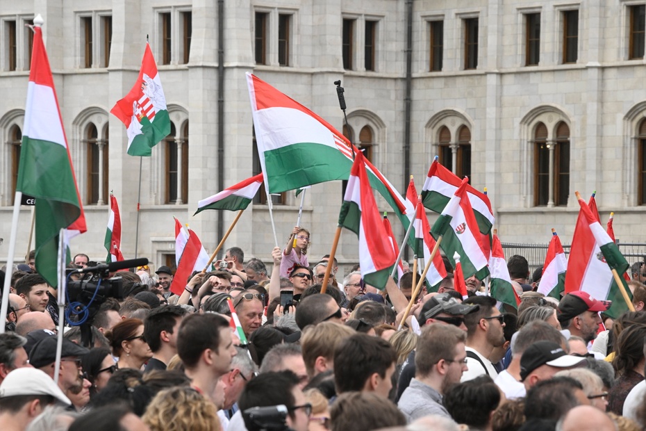 Protest w Budapeszcie. Fot. EPA/Szilard Koszticsak