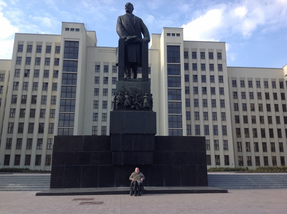 Pomnik Lenina przed białoruskim parlamentem, Mińsk, 3 kwietnia 2014.