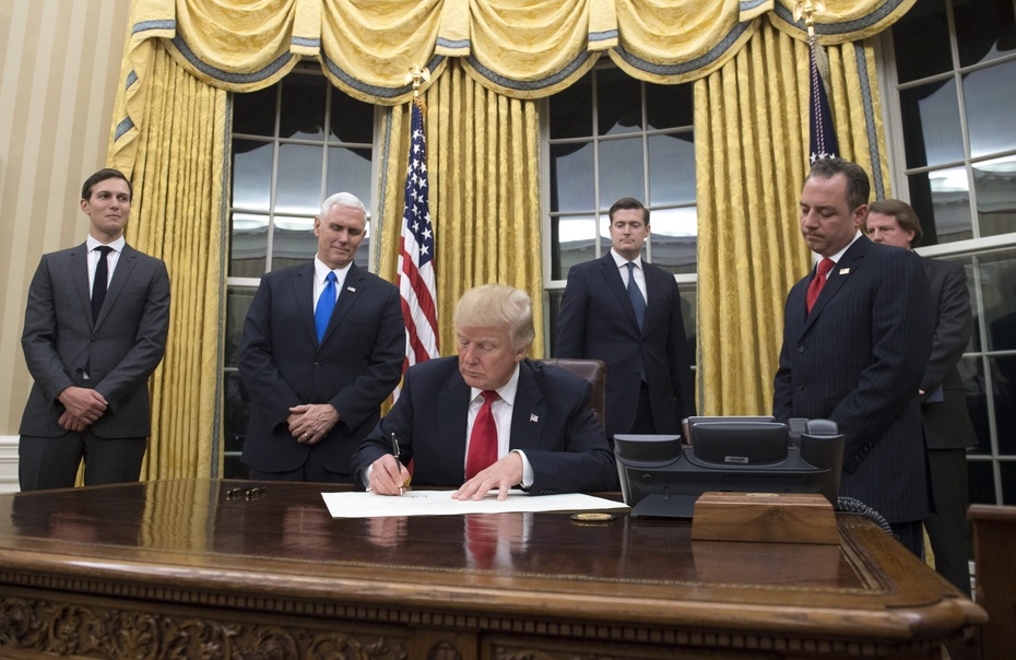 Donald Trump rozpoczyna urzędowanie, fot. PAP/EPA/KEVIN DIETSCH / POOL