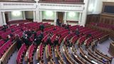 saken aymurzaev ‏@sakenaim

В Раде собираются депутаты. Журналистов пускают. Здание под охраной военных.