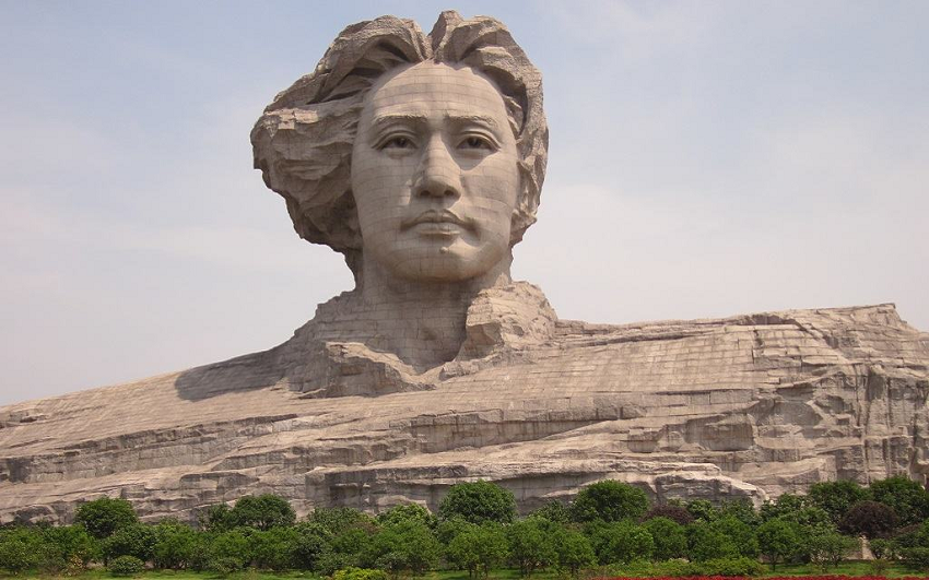 Statua młodego Mao w Hunnan