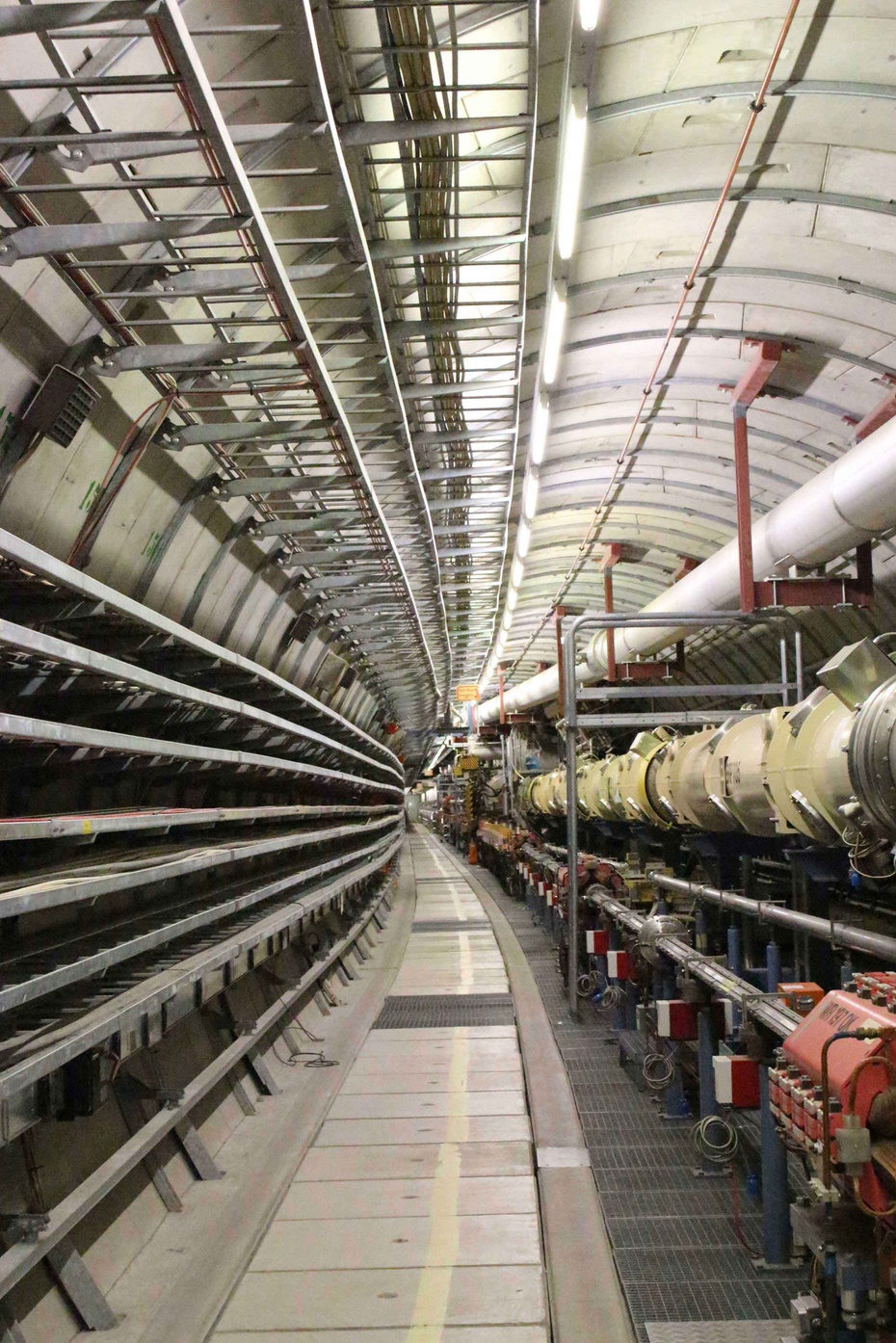Tunel akceleratora. Zdjęcie - Alpejski.