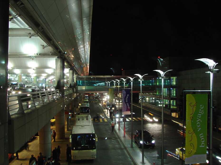 Lotnisko Stambuł-Atatürk, na którym dokonano zamachu. fot. wikimedia/Nevit Dilmen