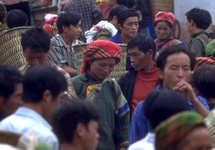 Kolorowe Hmong na ulicy