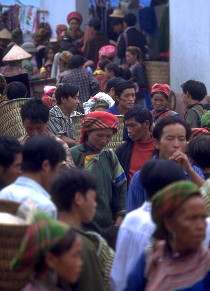 Kolorowe Hmong na ulicy