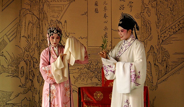 Scena z Kunqu opery "Pawilon Peonii" - Du Liniang i Liu Mengmei
