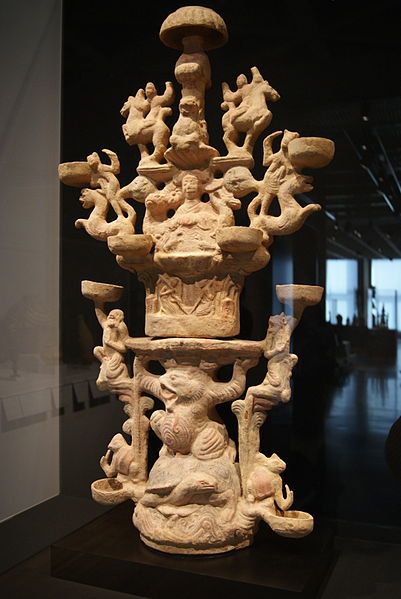 Lampa przedstawiająca Królową Matkę Zachodu - ceramika z I do II wiek n.e.