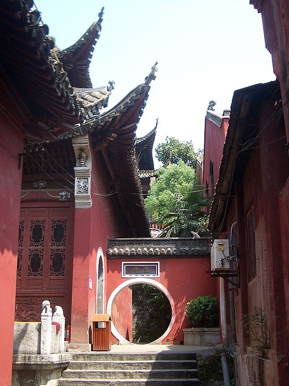 Taoistyczna Świątynia w Changchun poświecona Taisui - dziedziniec łączący zabudowania