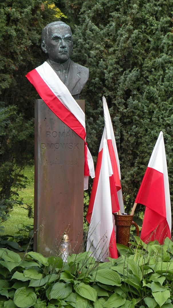 Pomnik Dmowskiego w Chludowie