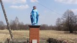 Stara figura Matki Boskiej w Holandii Baranowskiej - niedawno odnowiona