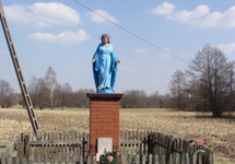 Stara figura Matki Boskiej w Holandii Baranowskiej - niedawno odnowiona