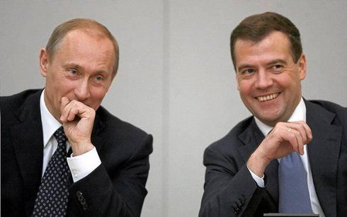 Putin i Miedwiediew obok siebie