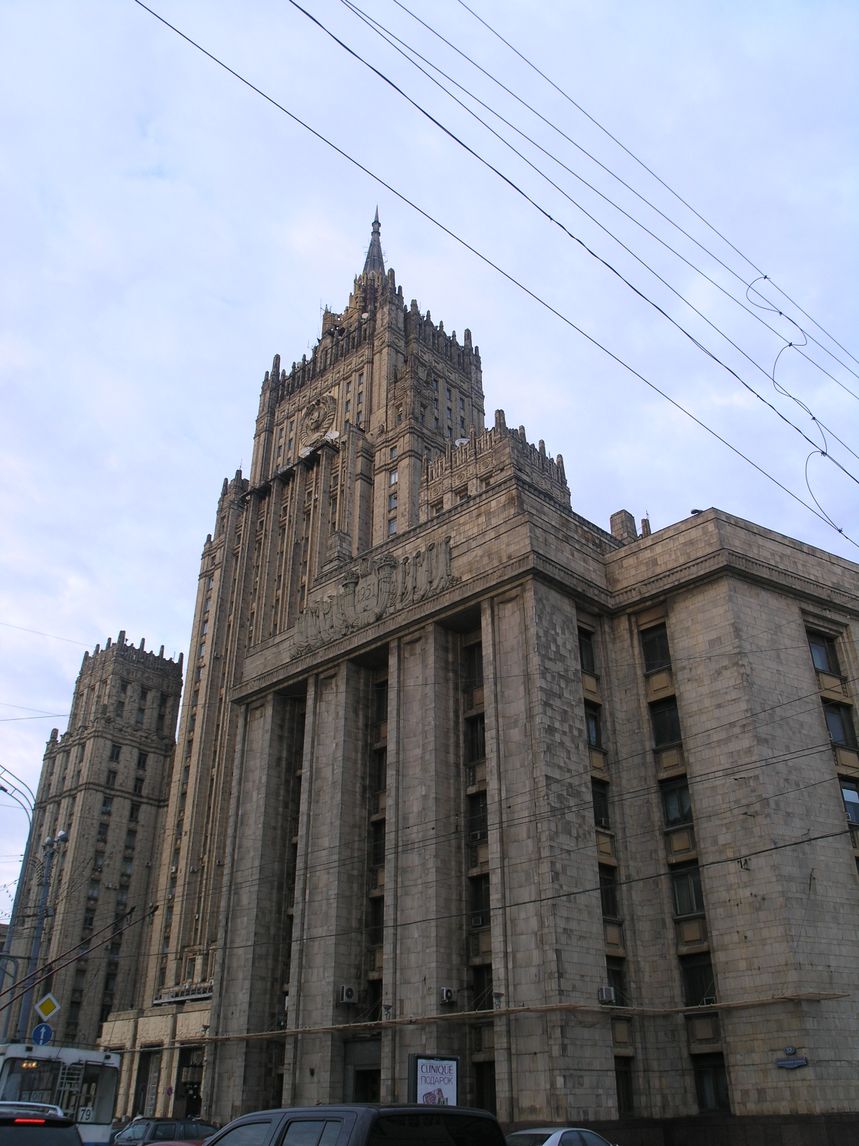 MID - Ministerstwo Spraw Zagranicznych. Ciekawy budynek z symboliką ZSRR(sierp i młot). Byłem kiedyś w tym budynku...