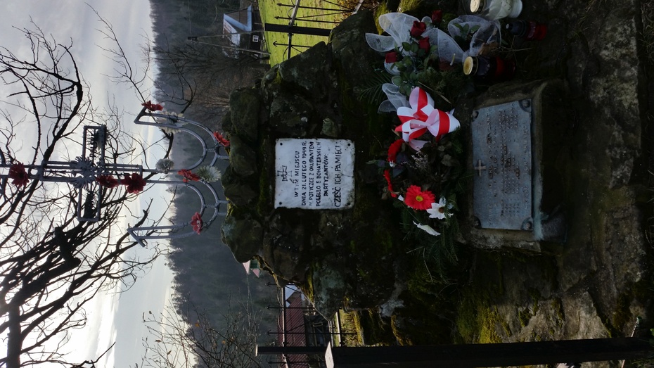 Pomnik ku czci partyzantów pomordowanych na Przełęczy Przysłop