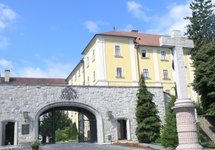 Wejście główne do bram klasztoru