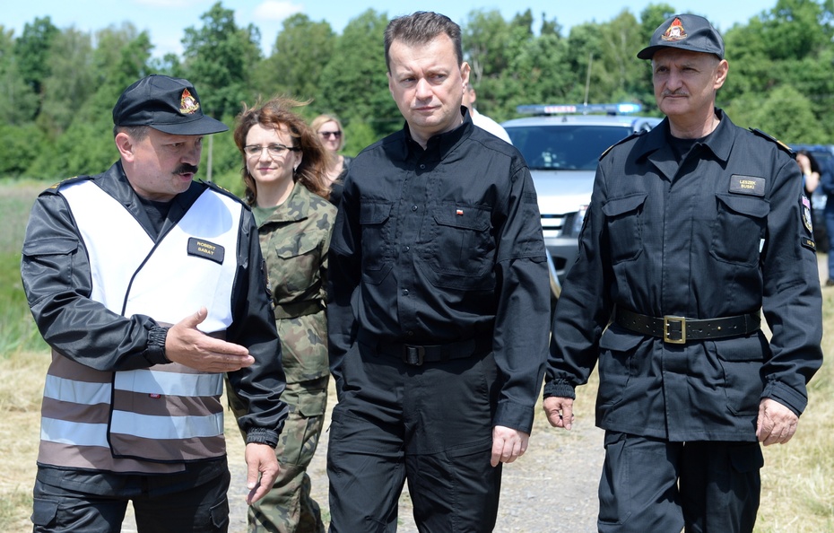 Mariusz Błaszczak, szef MSWiA na ćwiczeniach przeciwpożarowych w Borkowie (16.06.2016) Fot. PAP/Piotr Polak