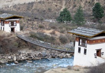 Do dziś wykorzystywany most w Bhutanie