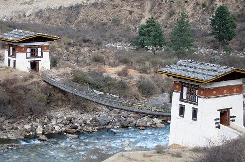 Do dziś wykorzystywany most w Bhutanie