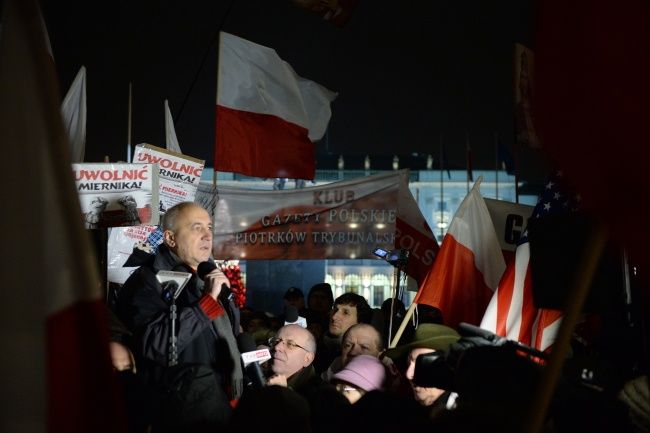 Wystąpienie Joachima Brudzińskiego na wiecu klubów "Gazety Polskiej", fot. PAP/Jacek Turczyk