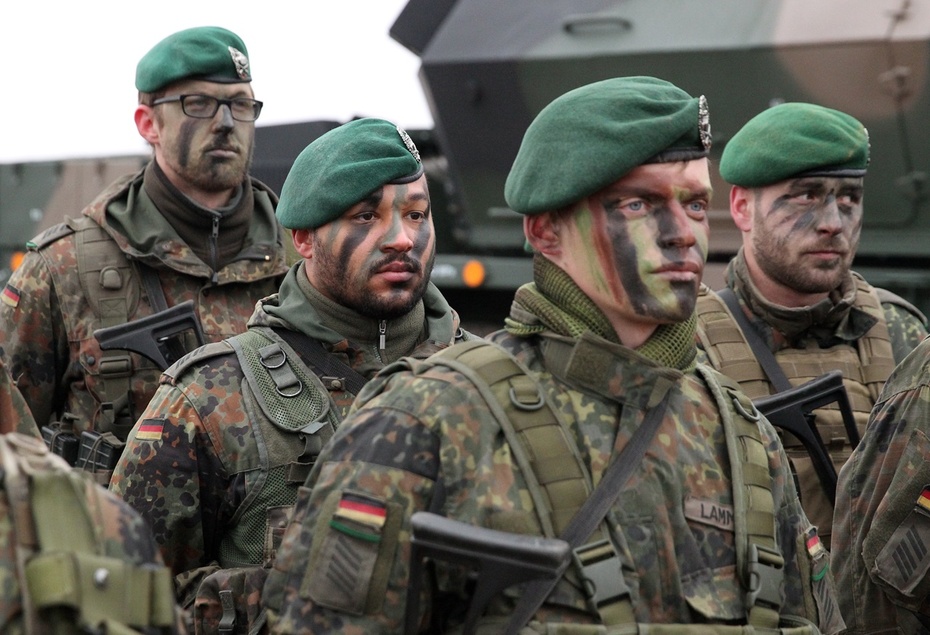 Niemieckie firmy otrzymają 85 mln euro na zwiększenie produkcji zbrojeniowe. Fot. PAP/EPA/Tomasz Waszczuk