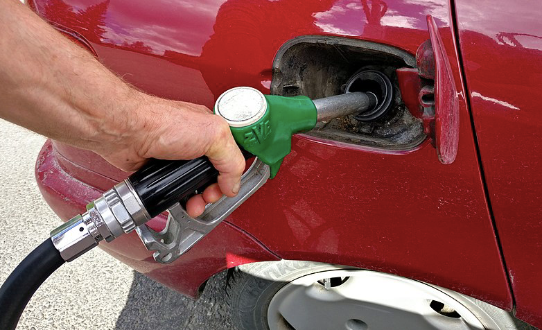 na zdjęciu: tankowanie paliwa do samochodu. fot. Santeri Viinamäki, CC BY-SA 4.0