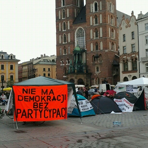 Protestujący zajęli pozycję w najbardziej reprezentacyjnej części Krakowa (fot. Rybitzky)