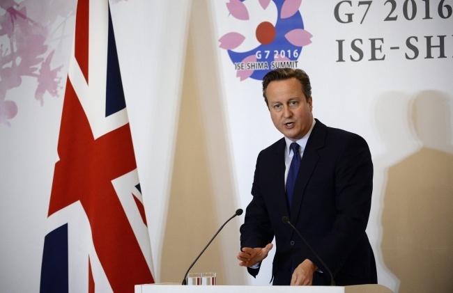David Cameron na szczycie g7, fot. PAP/EPA/FRANCK ROBICHON