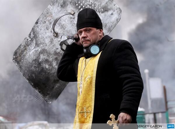 Maciek Słomczyński ‏@m_slomczynski 28m

Nowy symbol z dziś RT @fgeffardAFP: A priest holds a cross and shield during clashes in