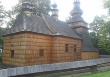 Drewniany kościółek w Ropicy Górnej