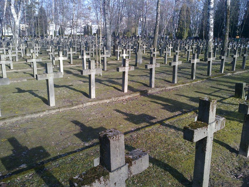 cmentarz poległych w II wojnie światowej AK i AL