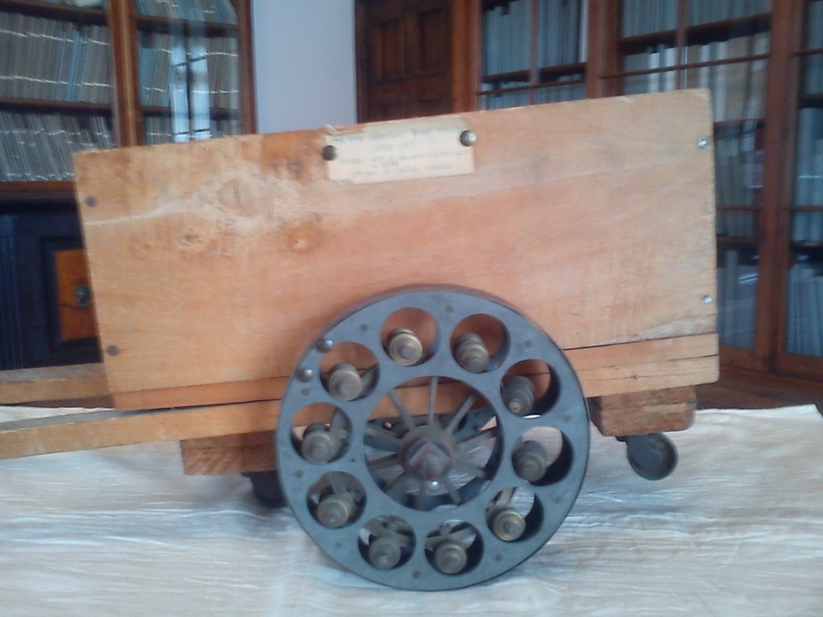 Oryginalny model pojazdu z kołami Hoene Wrońskiego przechowywany w Bibliotece Kórnickiej PAN (fot. J. Okulewicz)