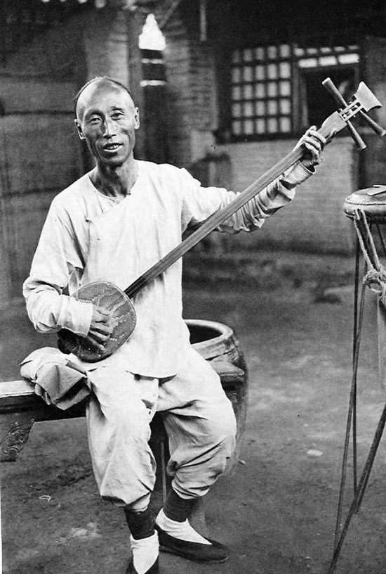 Aktor folk w Pekinie herbaciarni w 1920 roku