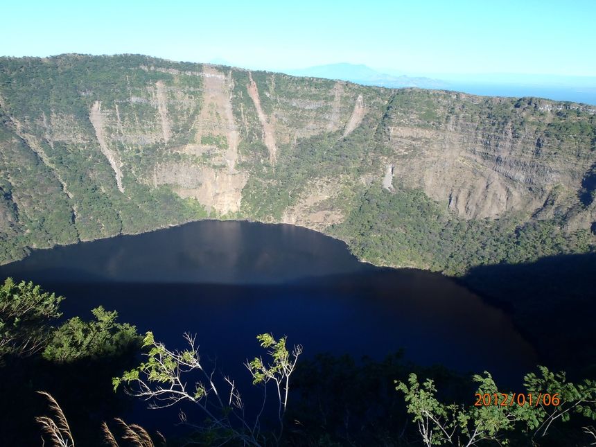 Krater Cosiguino.Ziem bez ziemi
