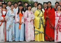Hanfu współczesnie noszone przez młodzież uczelnianą na wyjatkowych uroczystościach 2