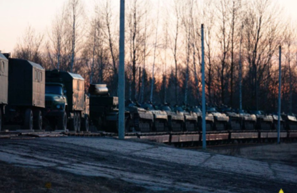 na zdjęciu: transport wojskowy z 19. Brygady Zmechanizowanej, który Białorusini przerzucili na granicę z Litwą. fot. Biełaruski Hajun, Telegram