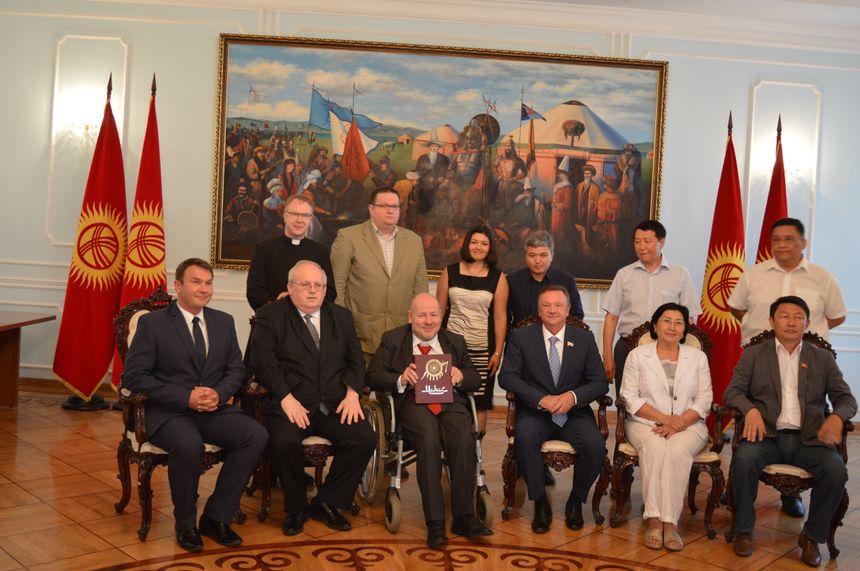 W Żogorku Keneszi - Parlamencie Kirgiskim, spotkanie Grupy Parlamentarnej Kirgistan - Europa Środkowa, Biszkek, 19 lipca 2016.