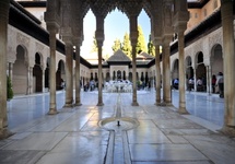 Alhambra. Dziedziniec lwów