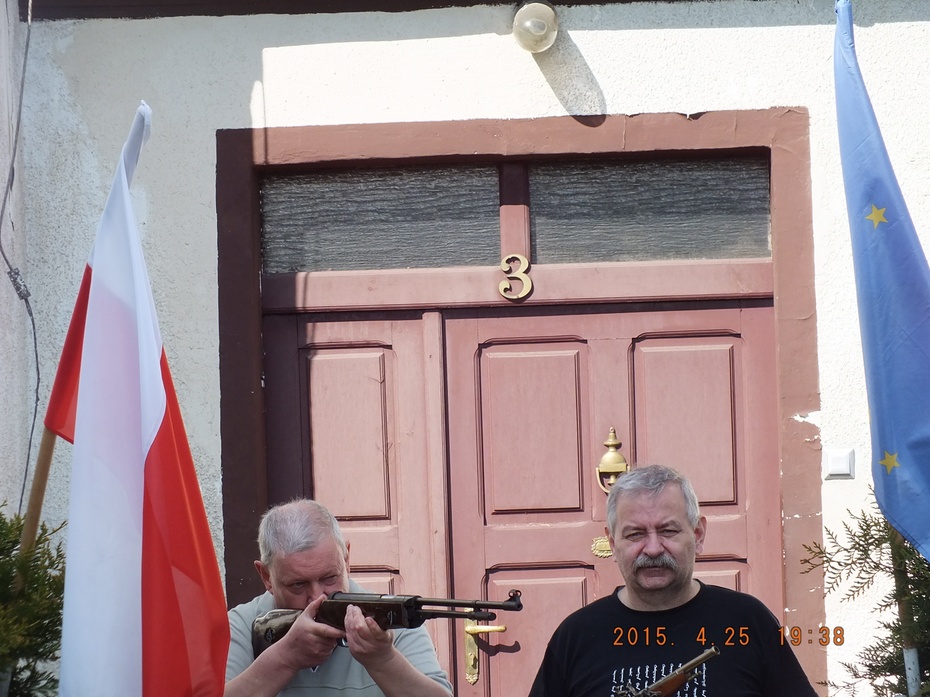 Od prawej: Herman eurolubieżnik i Kadmon eurosceptyta. Data, godz. w aparacie porąbana.  Ma być 02/05/2015, ok. 11.00