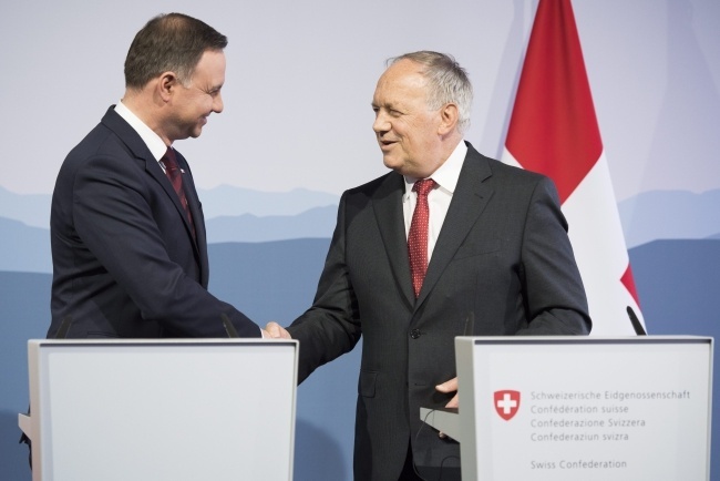 Prezydenci Andrzej Duda i Johann Schneider-Ammann rozmawiali o kursie franka szwajcarskiego, fot. PAP/EPA/ANTHONY ANEX