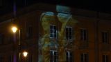 Portret ś.p. Pary Prezydenckiej wyświetlony na jednym z budynków